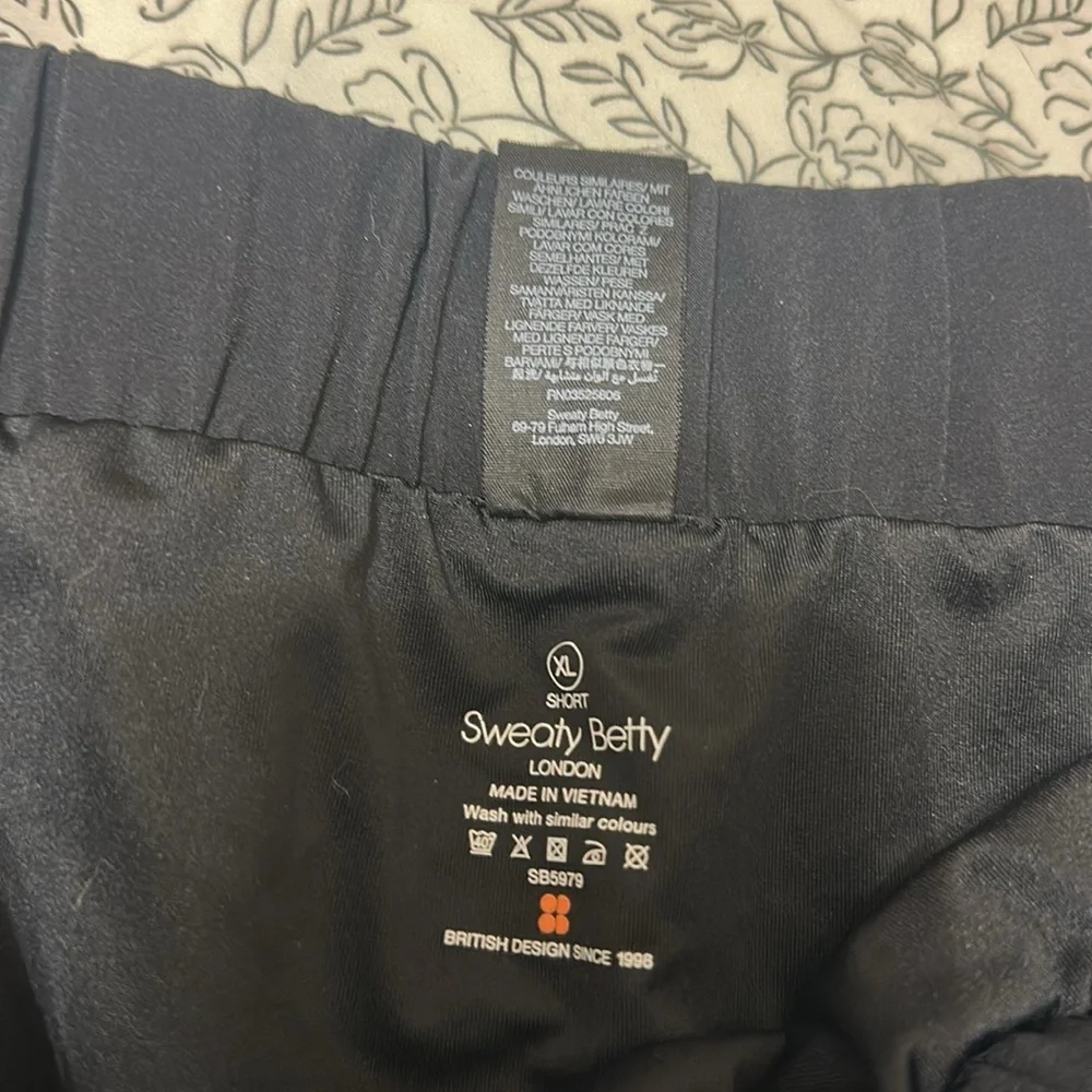 EUC Sweaty Betty XL Black Athletic Shorts - Picture 3 of 6